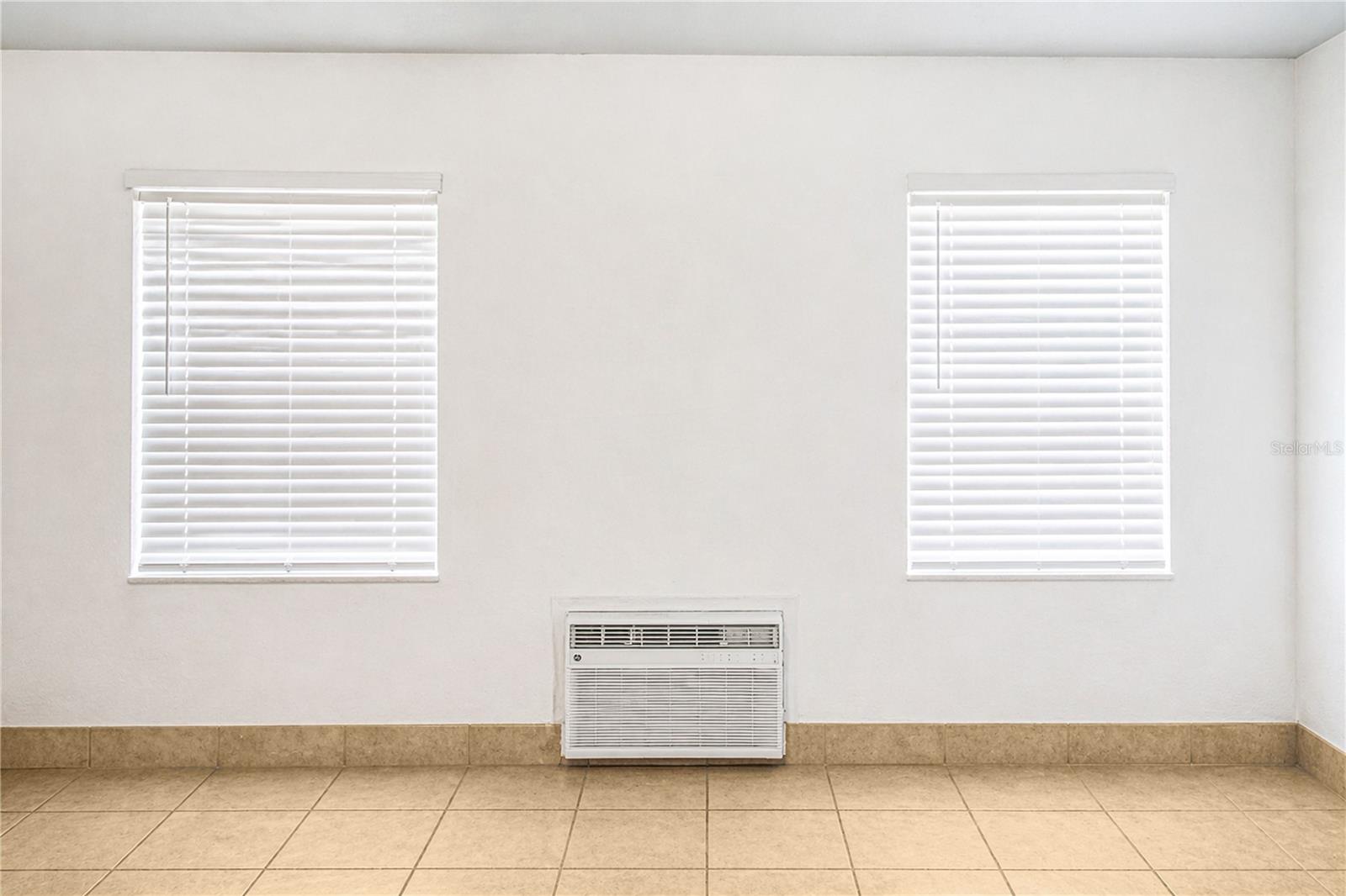 402 E MAIN ST, DUNDEE, FL, 33838