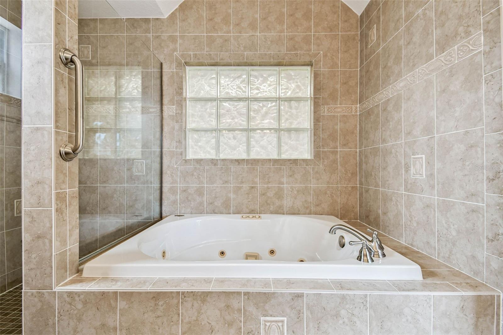 10931 HAMMOCK DR, LARGO, FL, 33774