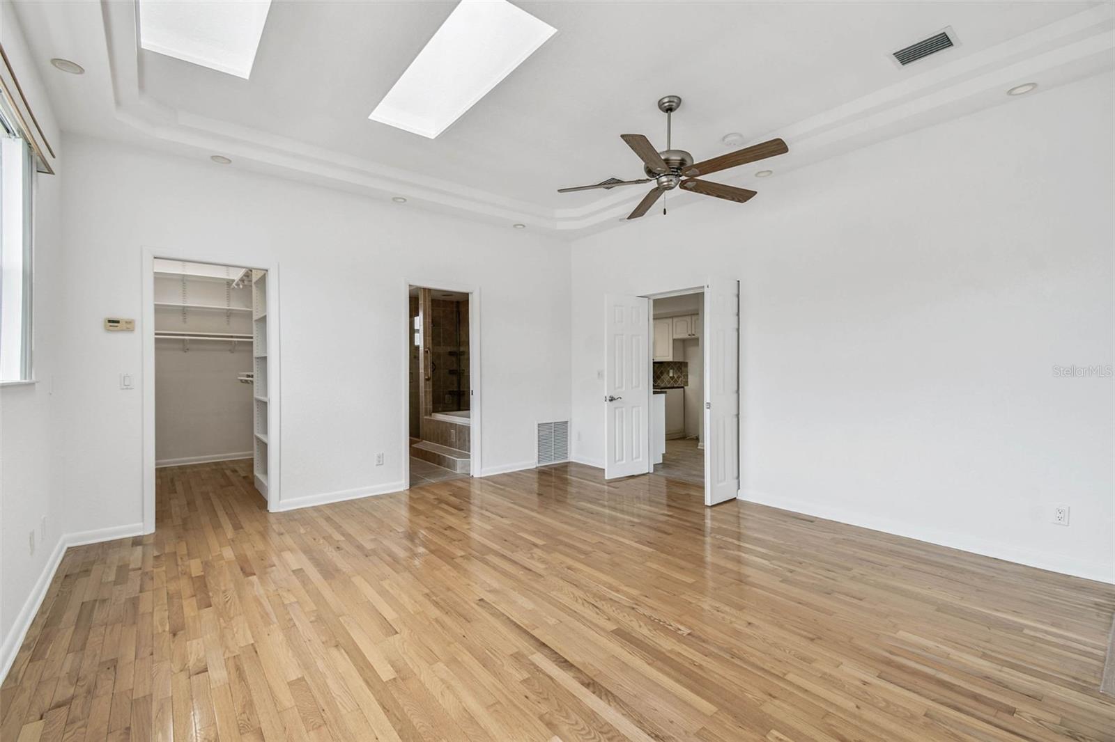 10931 HAMMOCK DR, LARGO, FL, 33774