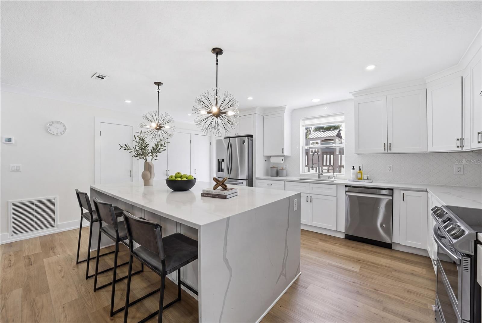 1057 WILLIS AVE, SARASOTA, FL, 34232