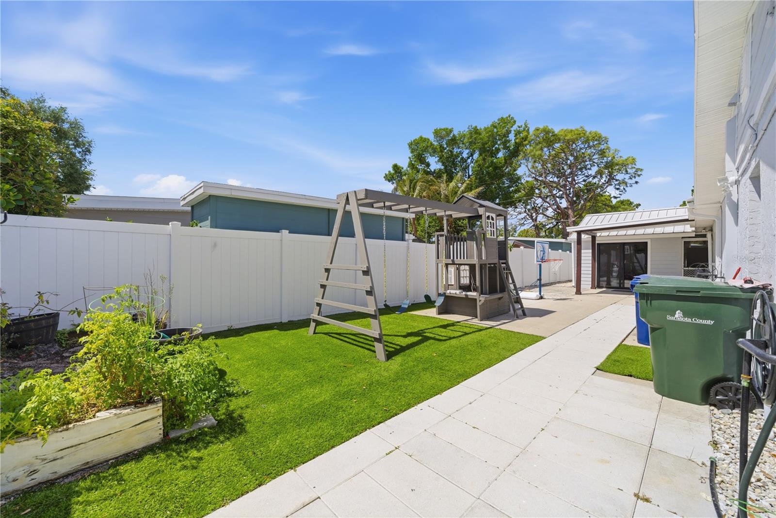 1057 WILLIS AVE, SARASOTA, FL, 34232