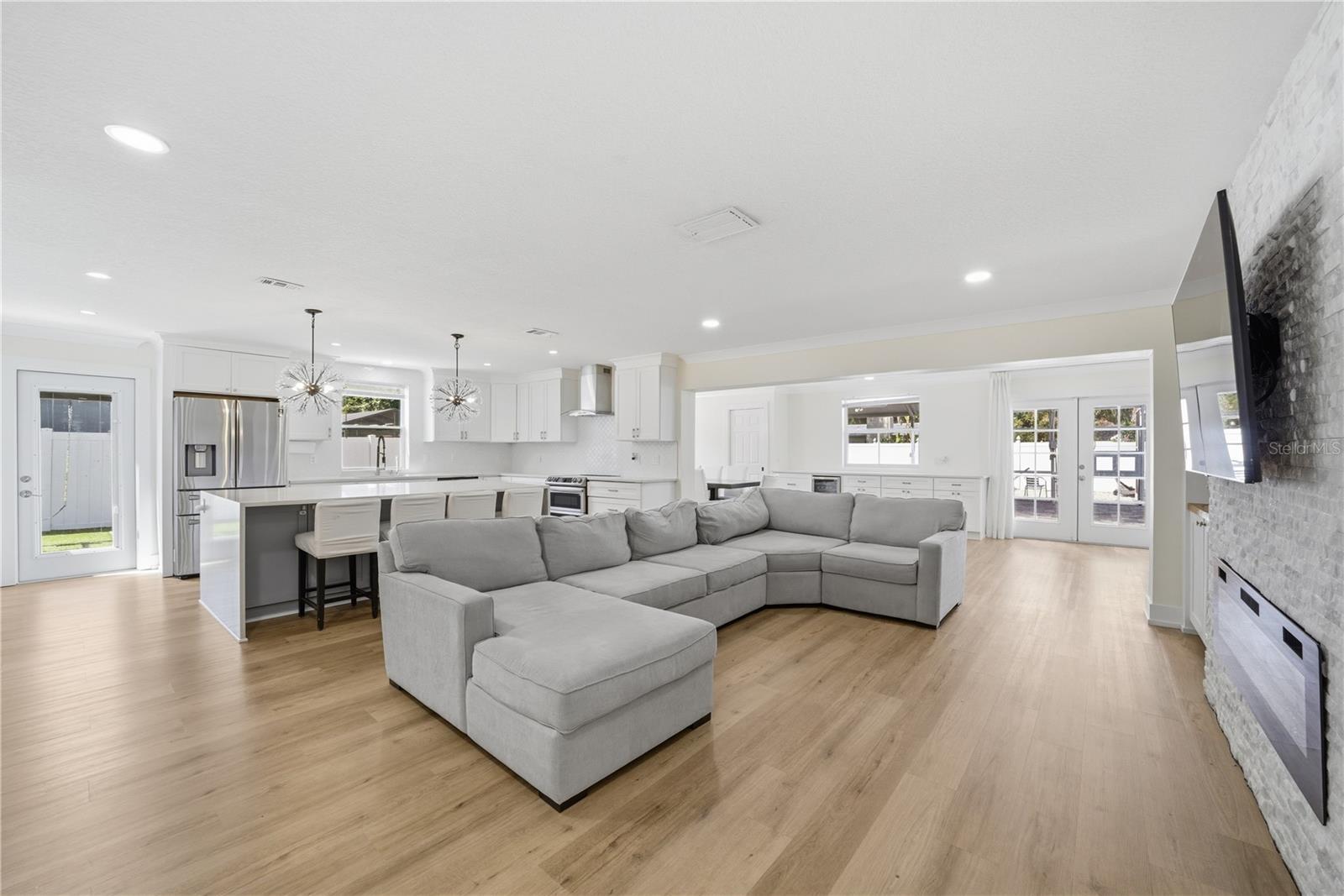 1057 WILLIS AVE, SARASOTA, FL, 34232