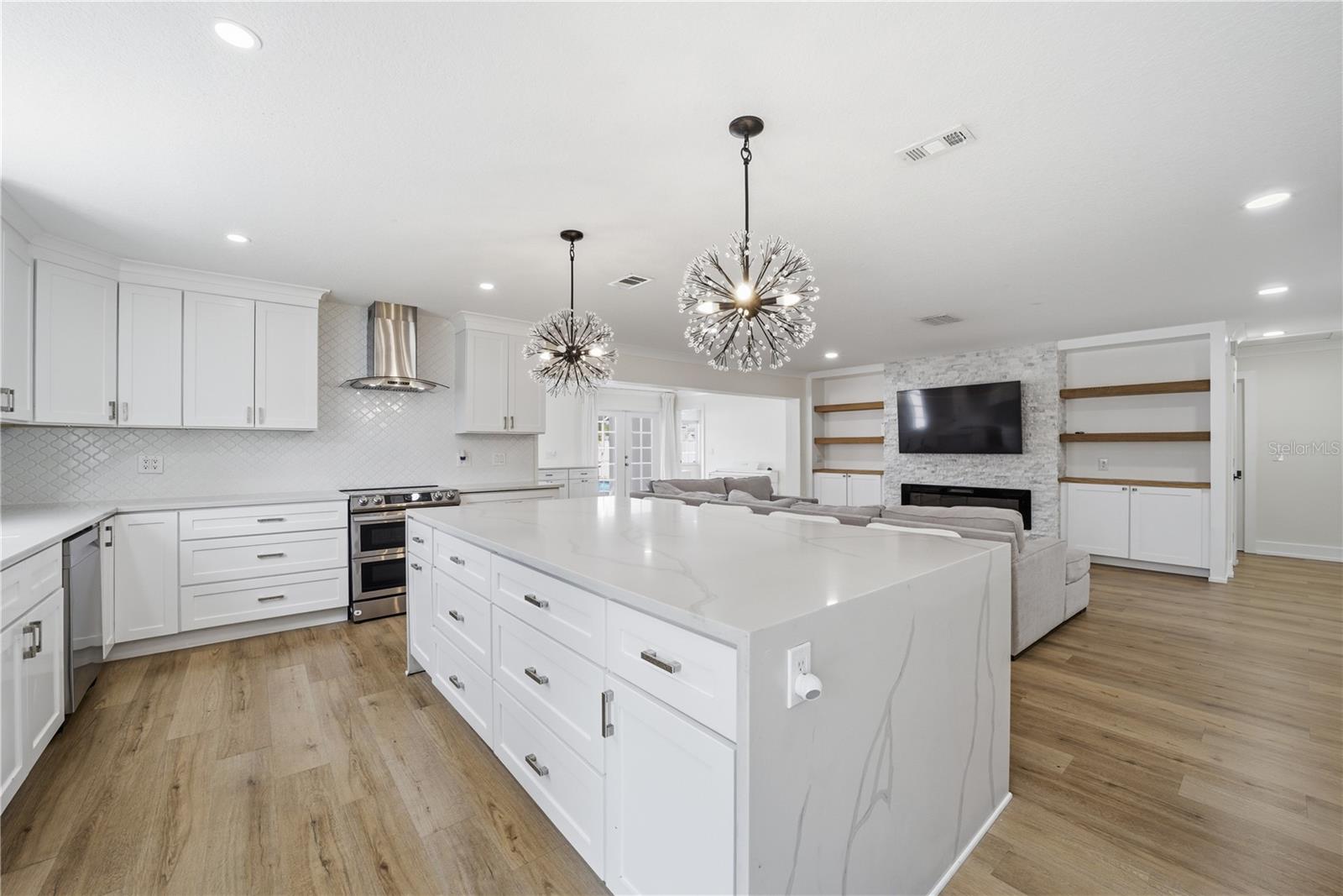 1057 WILLIS AVE, SARASOTA, FL, 34232