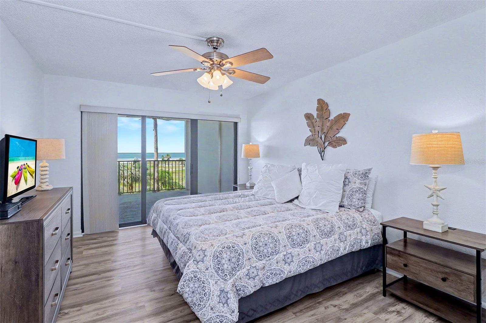 1230 GULF BLVD #404, CLEARWATER BEACH, FL, 33767