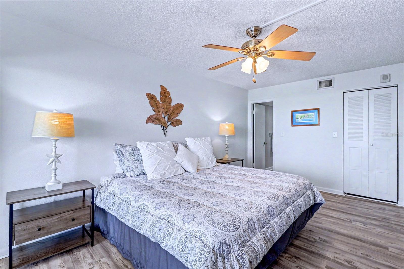 1230 GULF BLVD #404, CLEARWATER BEACH, FL, 33767