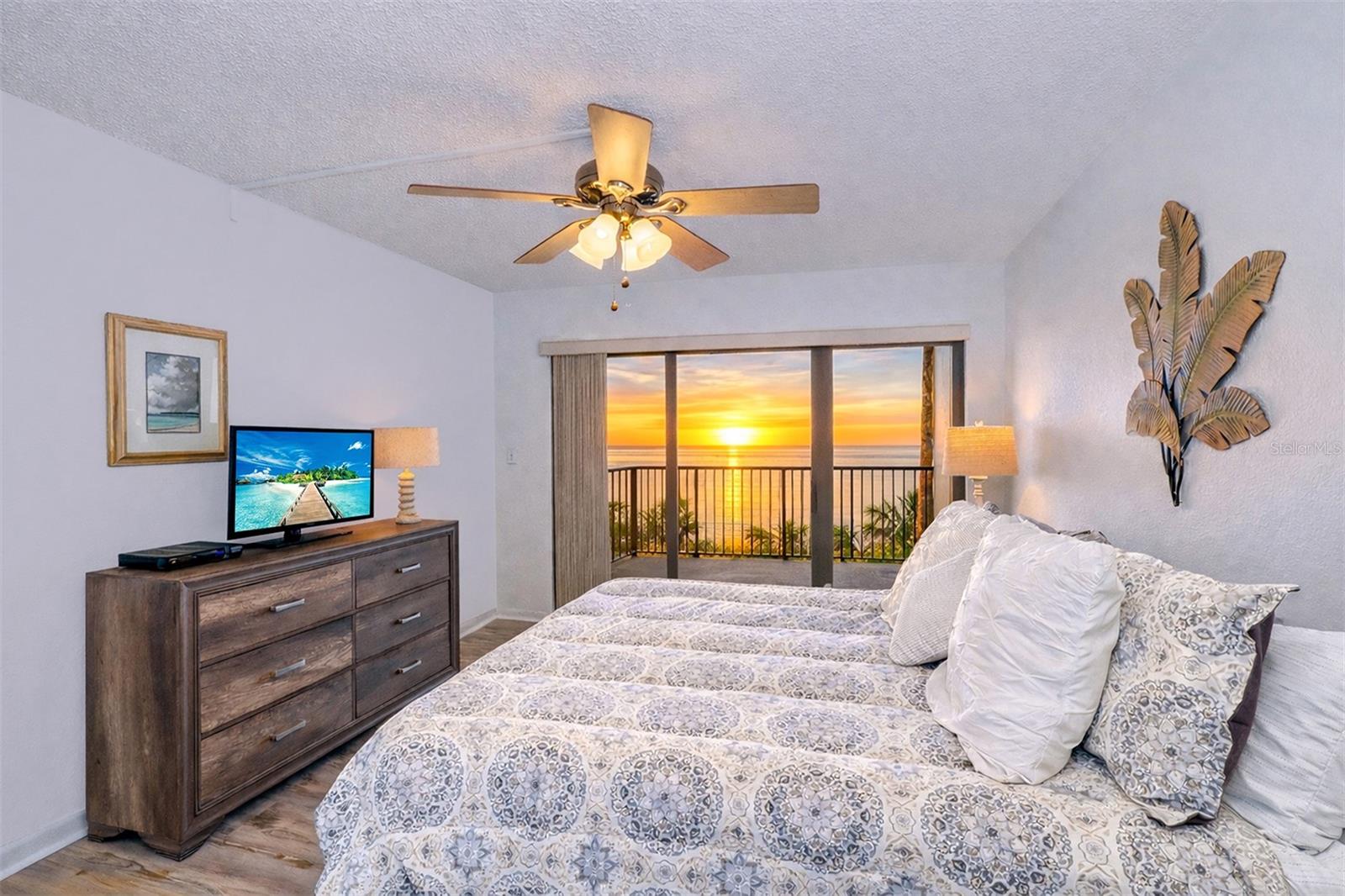 1230 GULF BLVD #404, CLEARWATER BEACH, FL, 33767