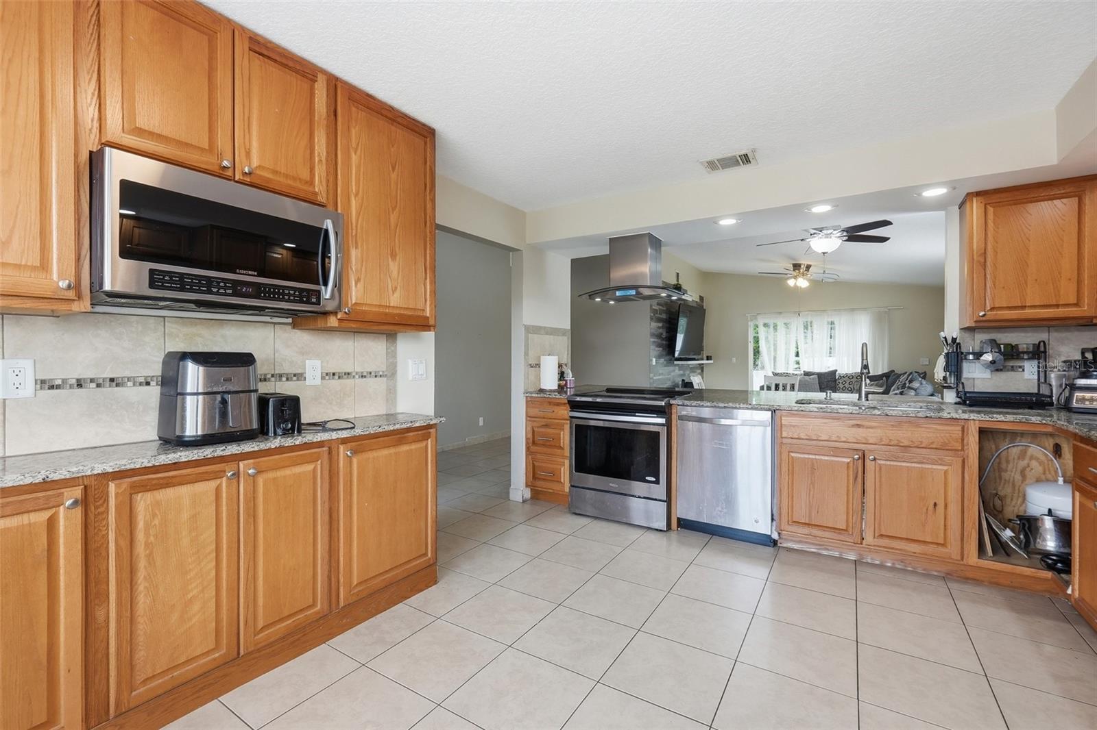 140 SEABREEZE CIR, KISSIMMEE, FL, 34743