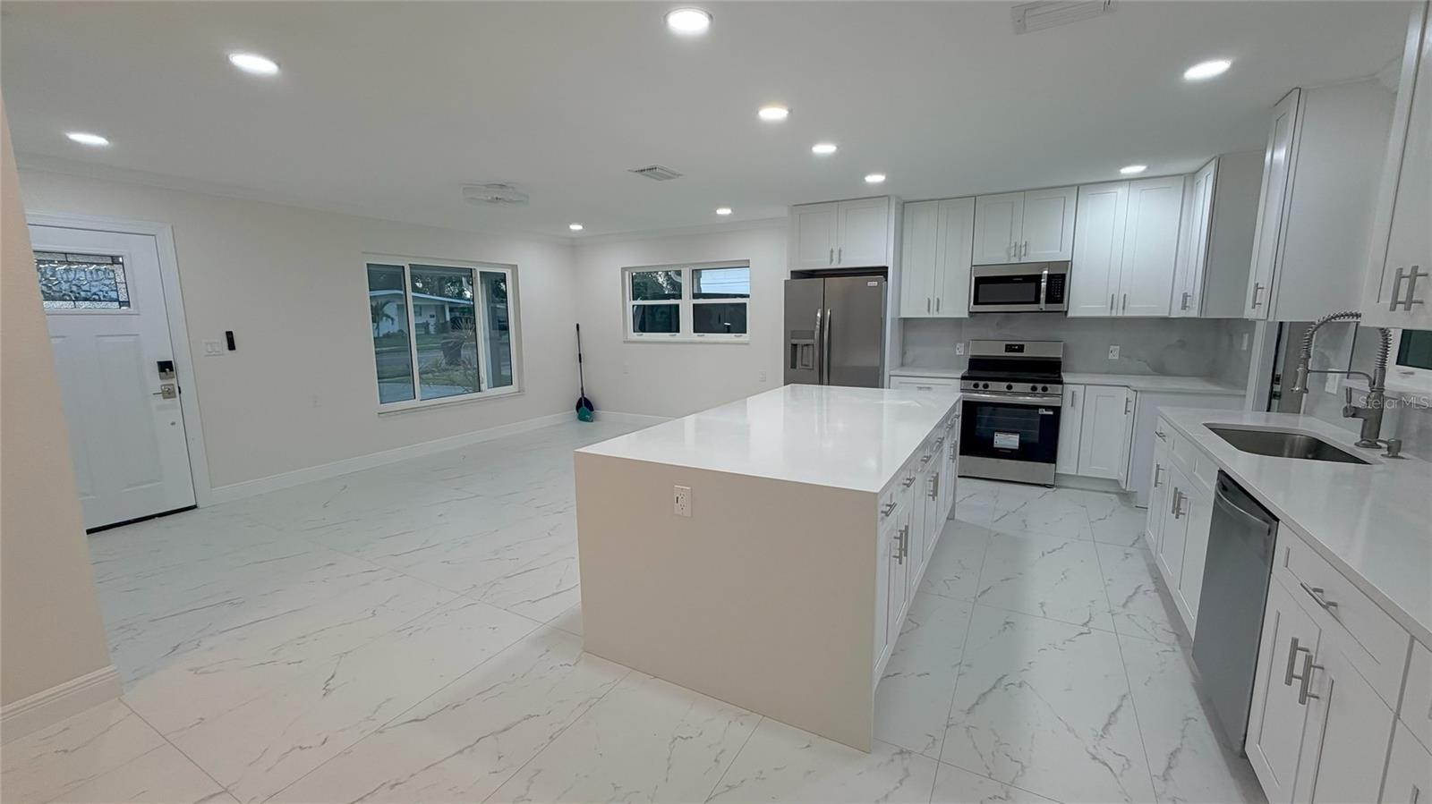 3727 OVERLOOK DR NE, ST PETERSBURG, FL, 33703