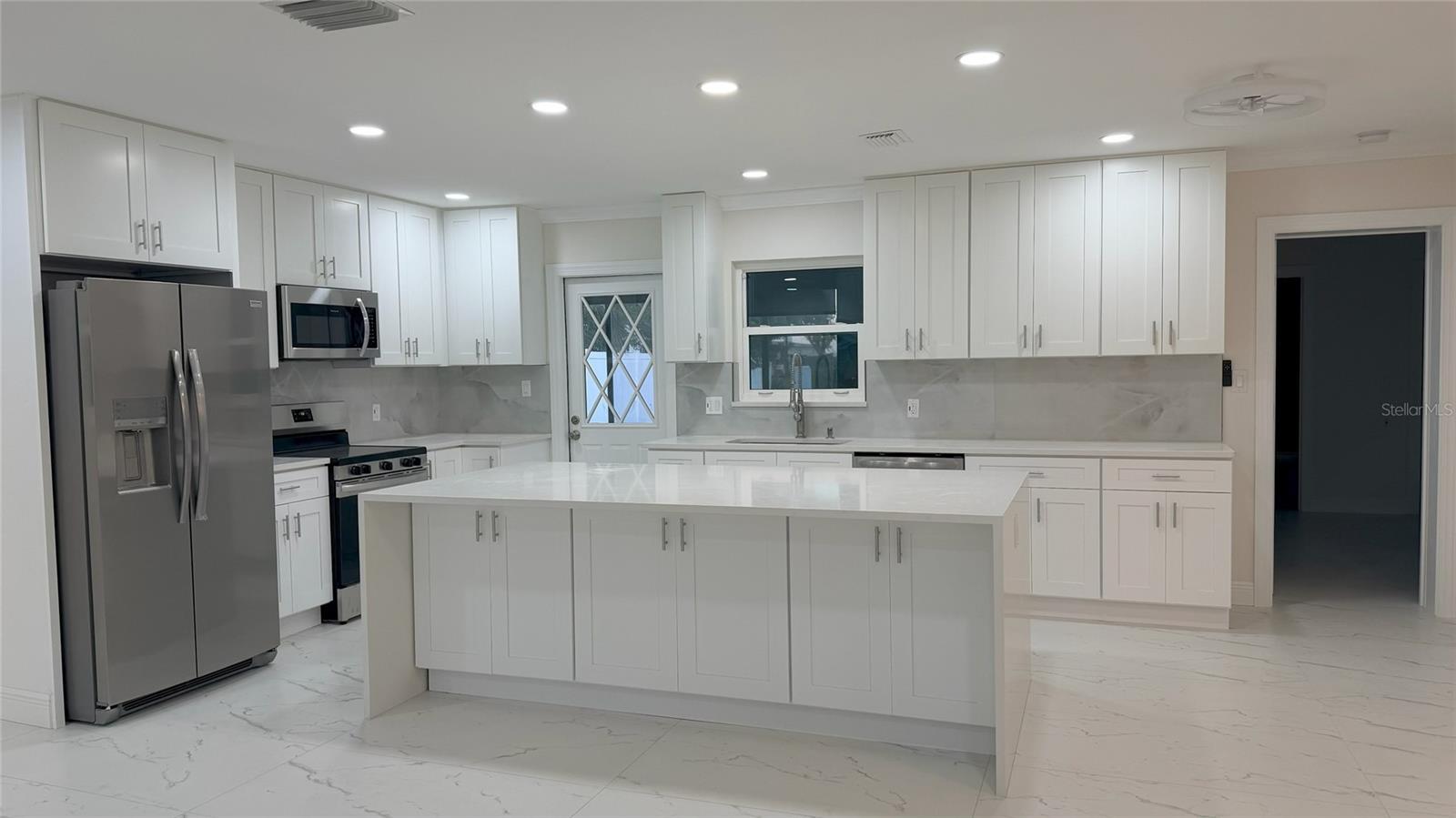 3727 OVERLOOK DR NE, ST PETERSBURG, FL, 33703