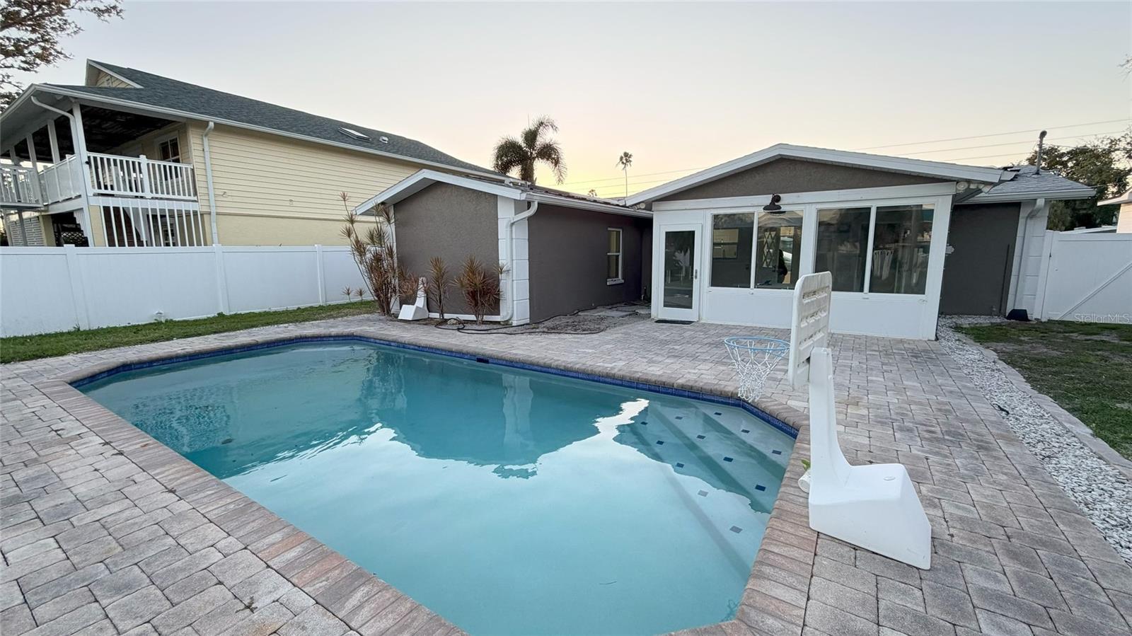 3727 OVERLOOK DR NE, ST PETERSBURG, FL, 33703