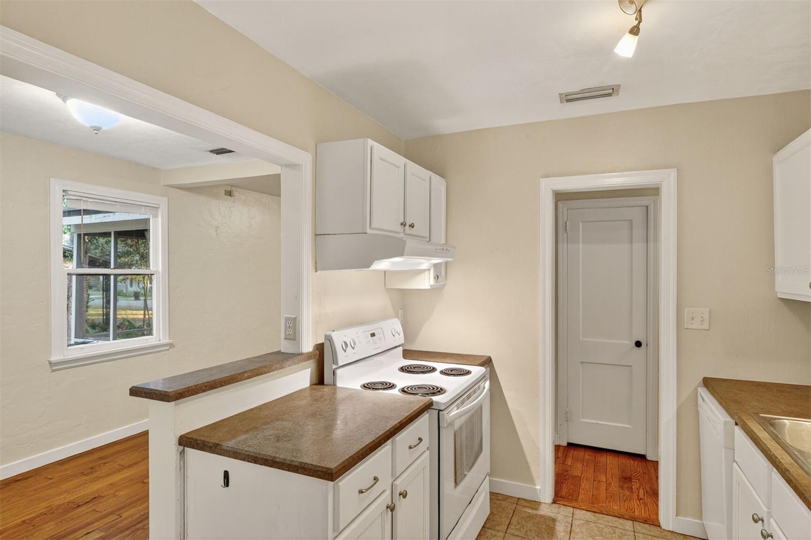 914 NE 6TH AVE, GAINESVILLE, FL, 32601