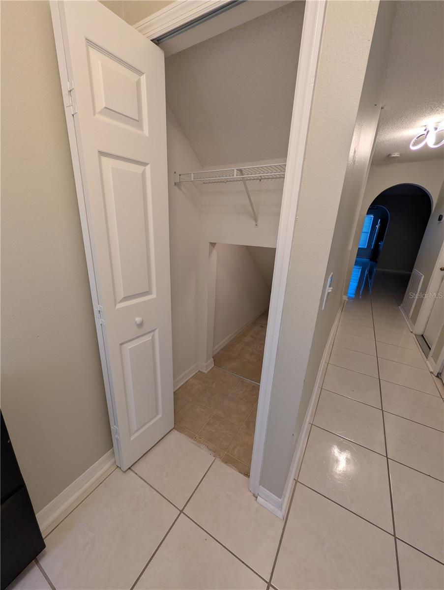 4630 ASHBURN SQUARE DR, TAMPA, FL, 33610