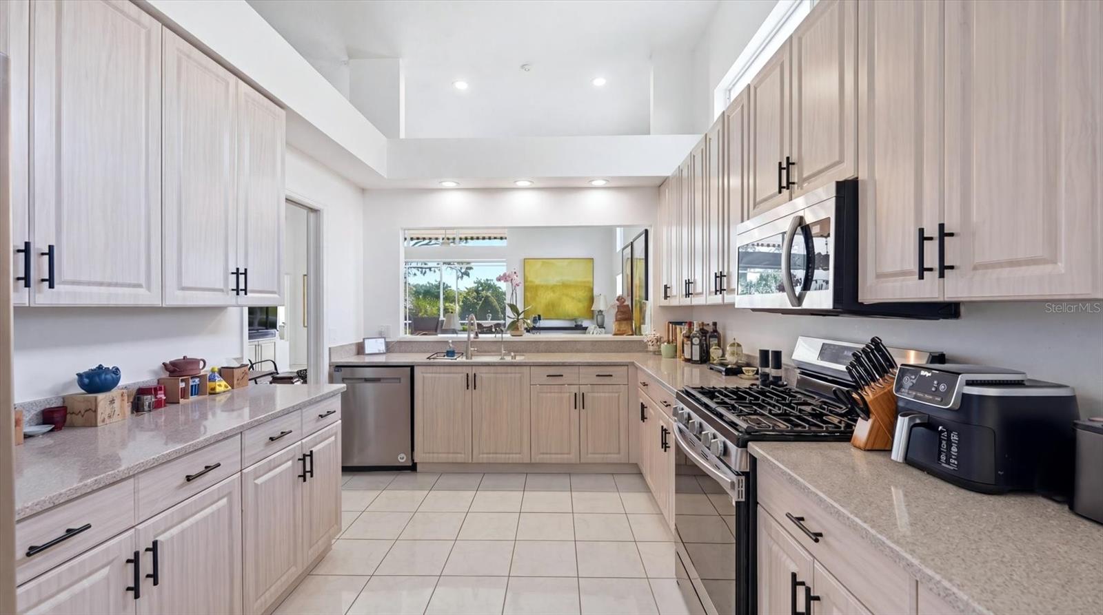 8009 HAMPTON CT, UNIVERSITY PARK, FL, 34201