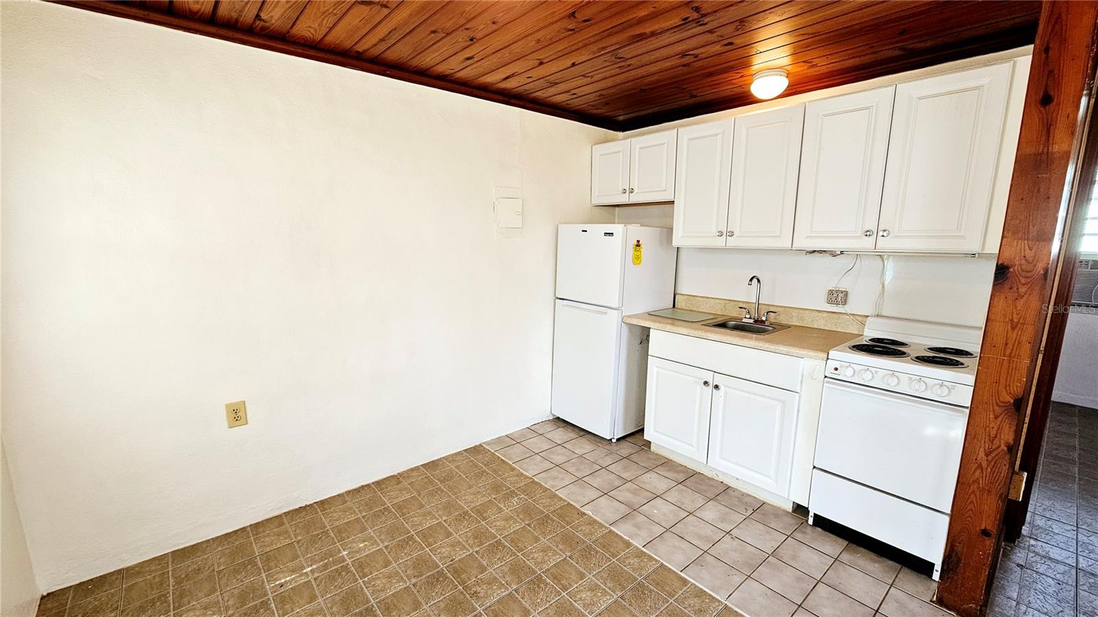 19 N MANGO ST #B, ENGLEWOOD, FL, 34223