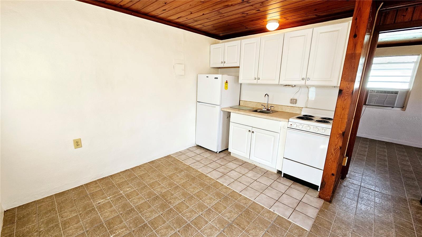 19 N MANGO ST #B, ENGLEWOOD, FL, 34223