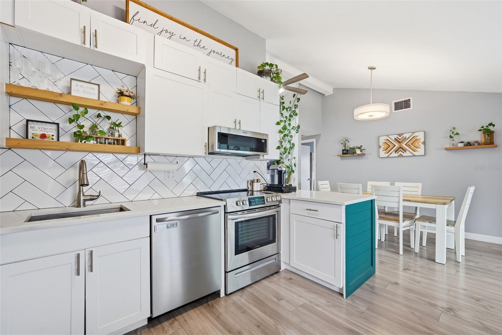 7507 WOODLAND OAKS CT, TAMPA, FL, 33615