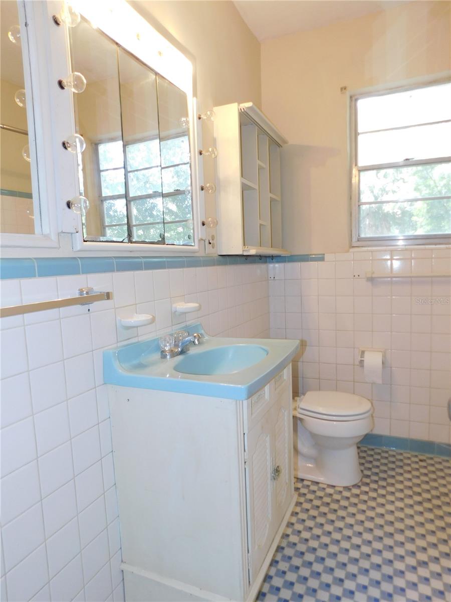 5725 E UNIVERSITY AVE, GAINESVILLE, FL, 32641