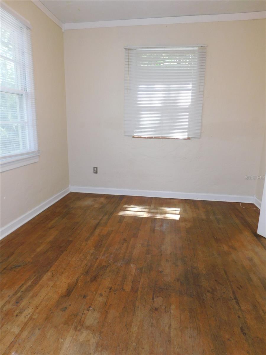 5725 E UNIVERSITY AVE, GAINESVILLE, FL, 32641