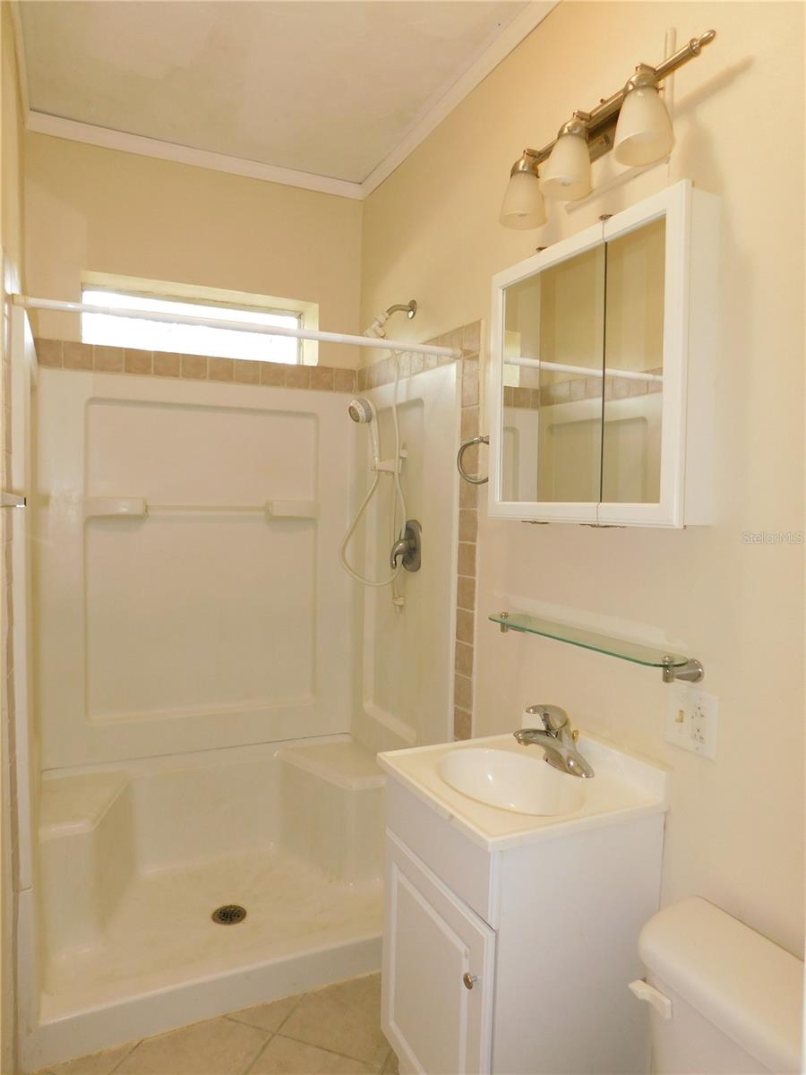 5725 E UNIVERSITY AVE, GAINESVILLE, FL, 32641