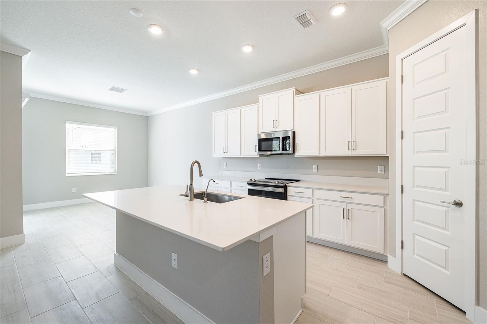 7706 S SHAMROCK RD, TAMPA, FL, 33616