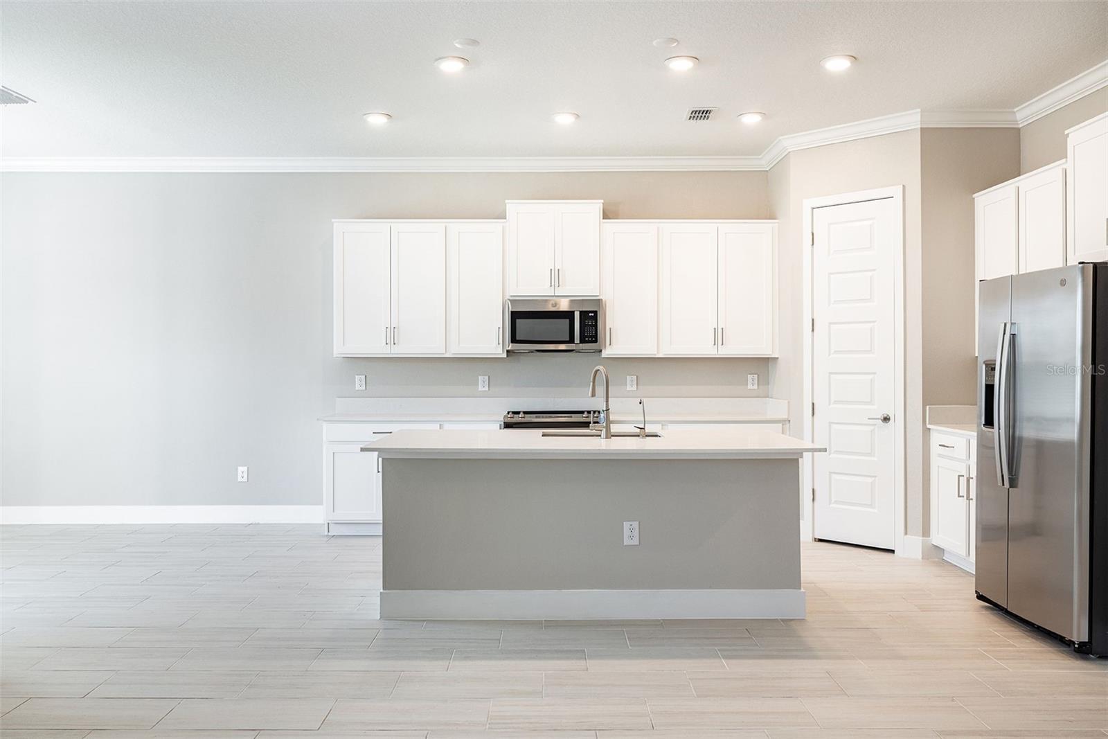 7706 S SHAMROCK RD, TAMPA, FL, 33616
