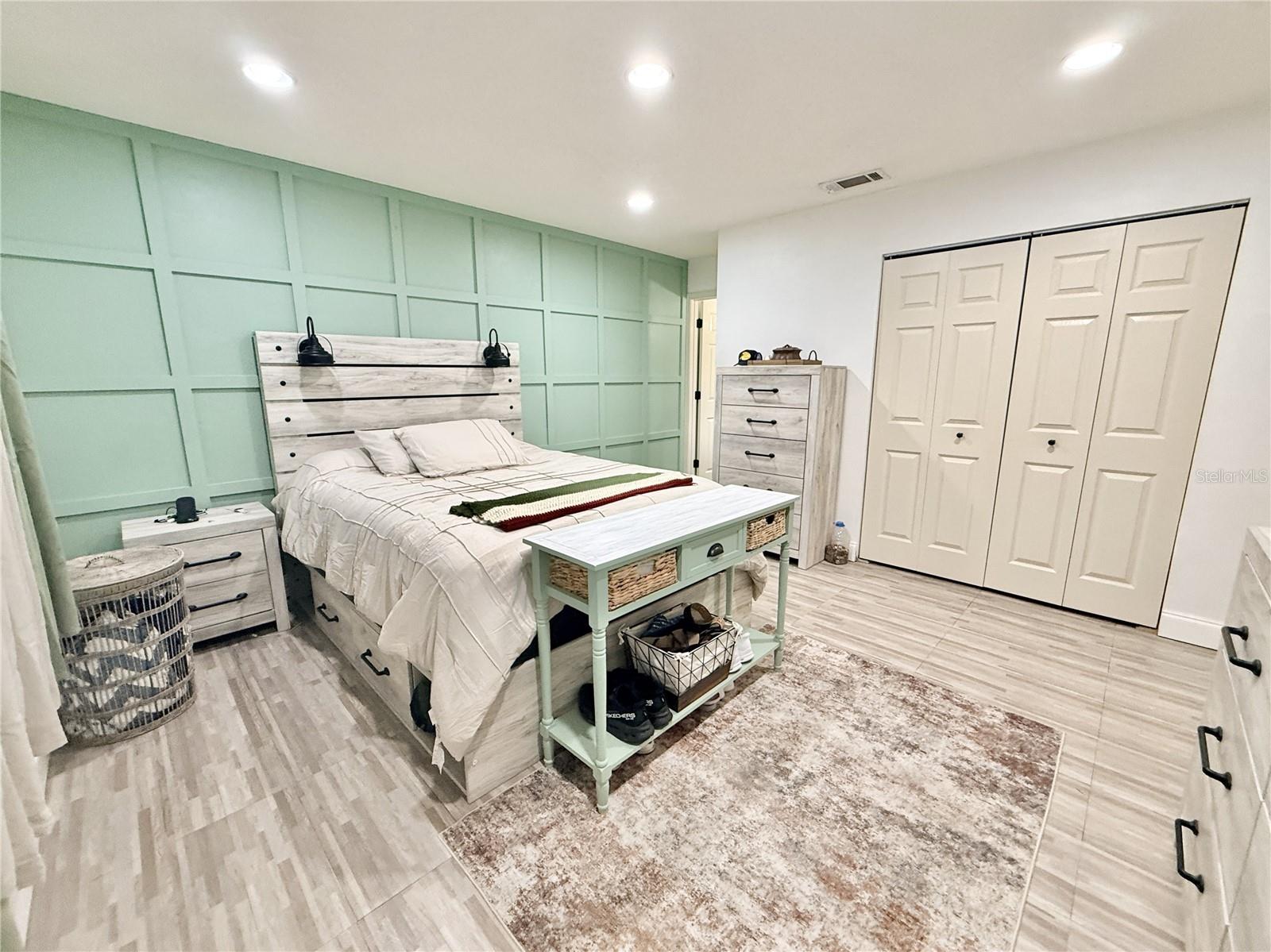 1046 W SAMMS AVE, PORT ORANGE, FL, 32129