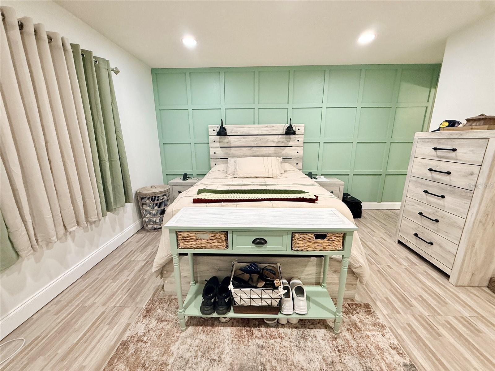 1046 W SAMMS AVE, PORT ORANGE, FL, 32129