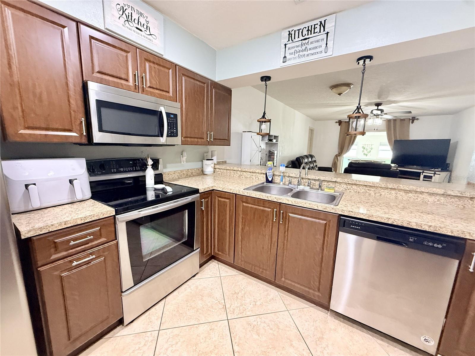 1046 W SAMMS AVE, PORT ORANGE, FL, 32129