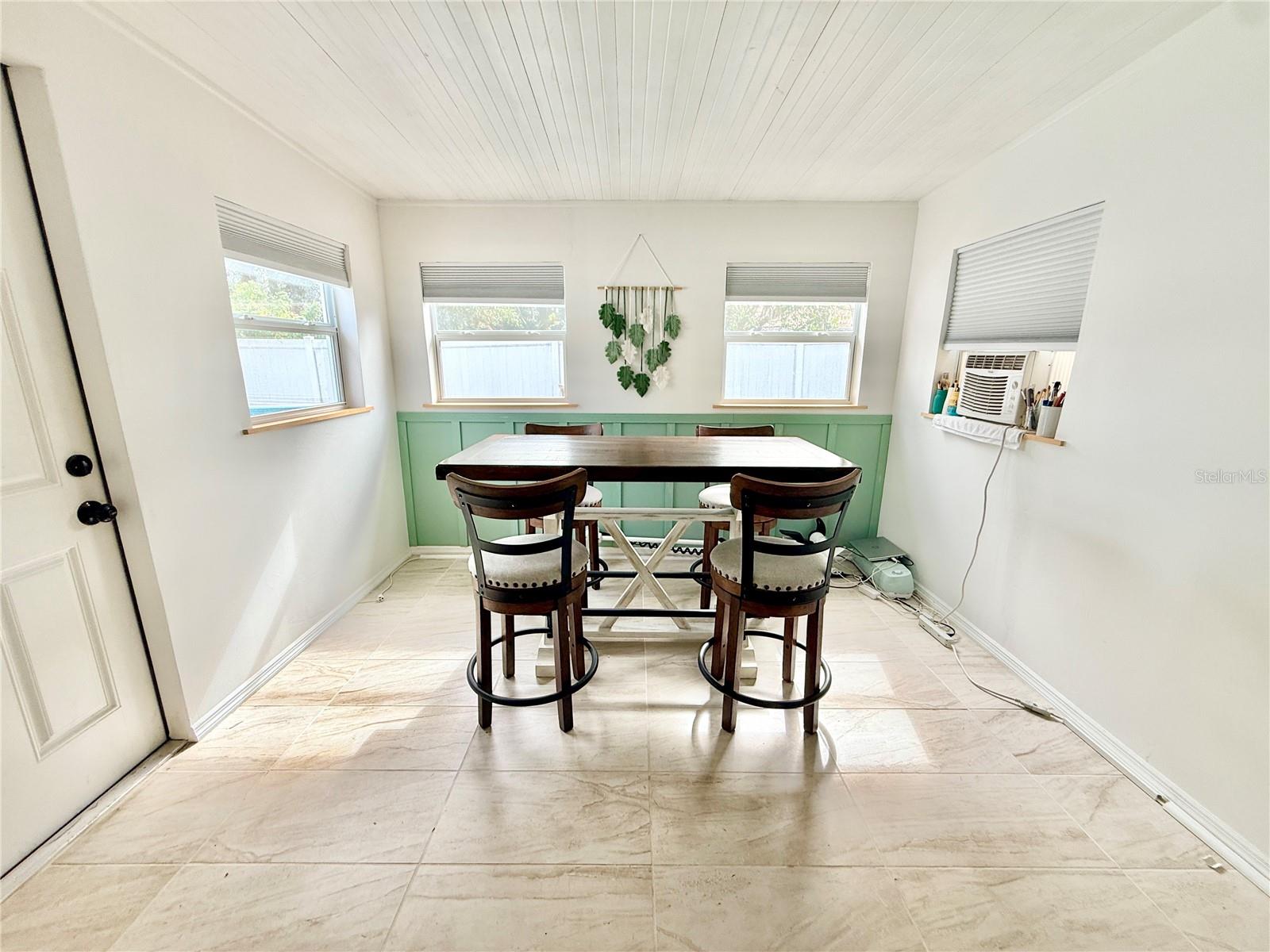 1046 W SAMMS AVE, PORT ORANGE, FL, 32129