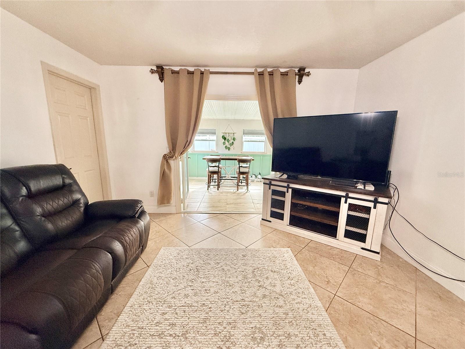 1046 W SAMMS AVE, PORT ORANGE, FL, 32129