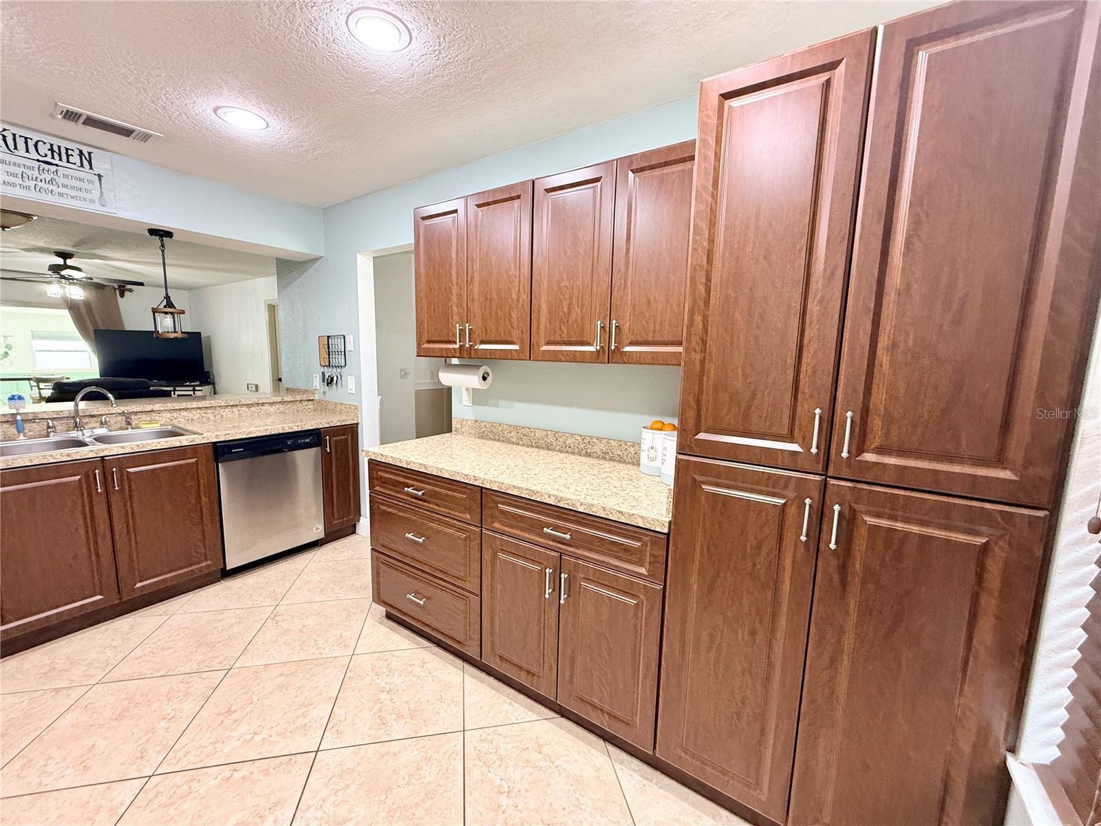 1046 W SAMMS AVE, PORT ORANGE, FL, 32129