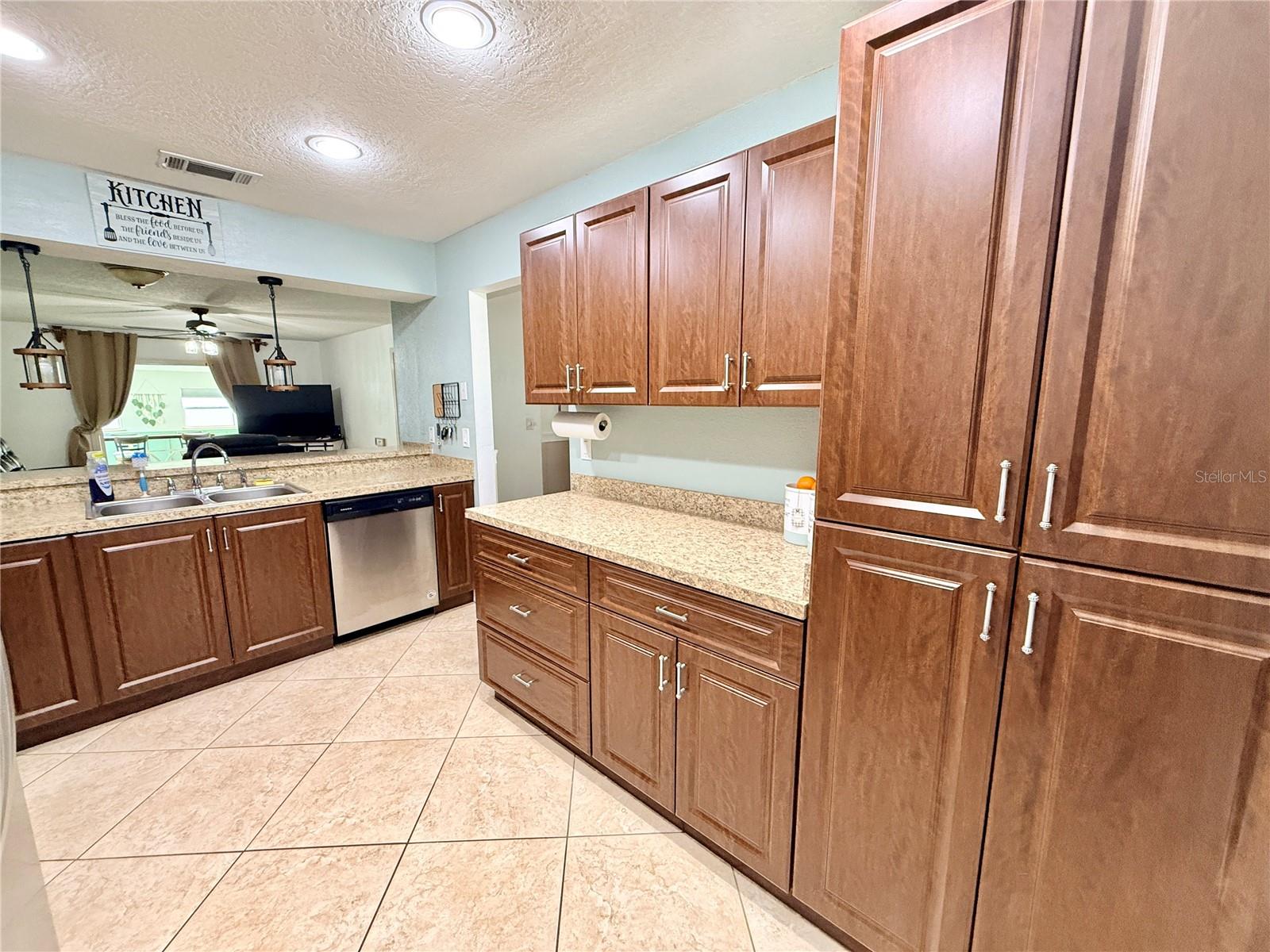 1046 W SAMMS AVE, PORT ORANGE, FL, 32129