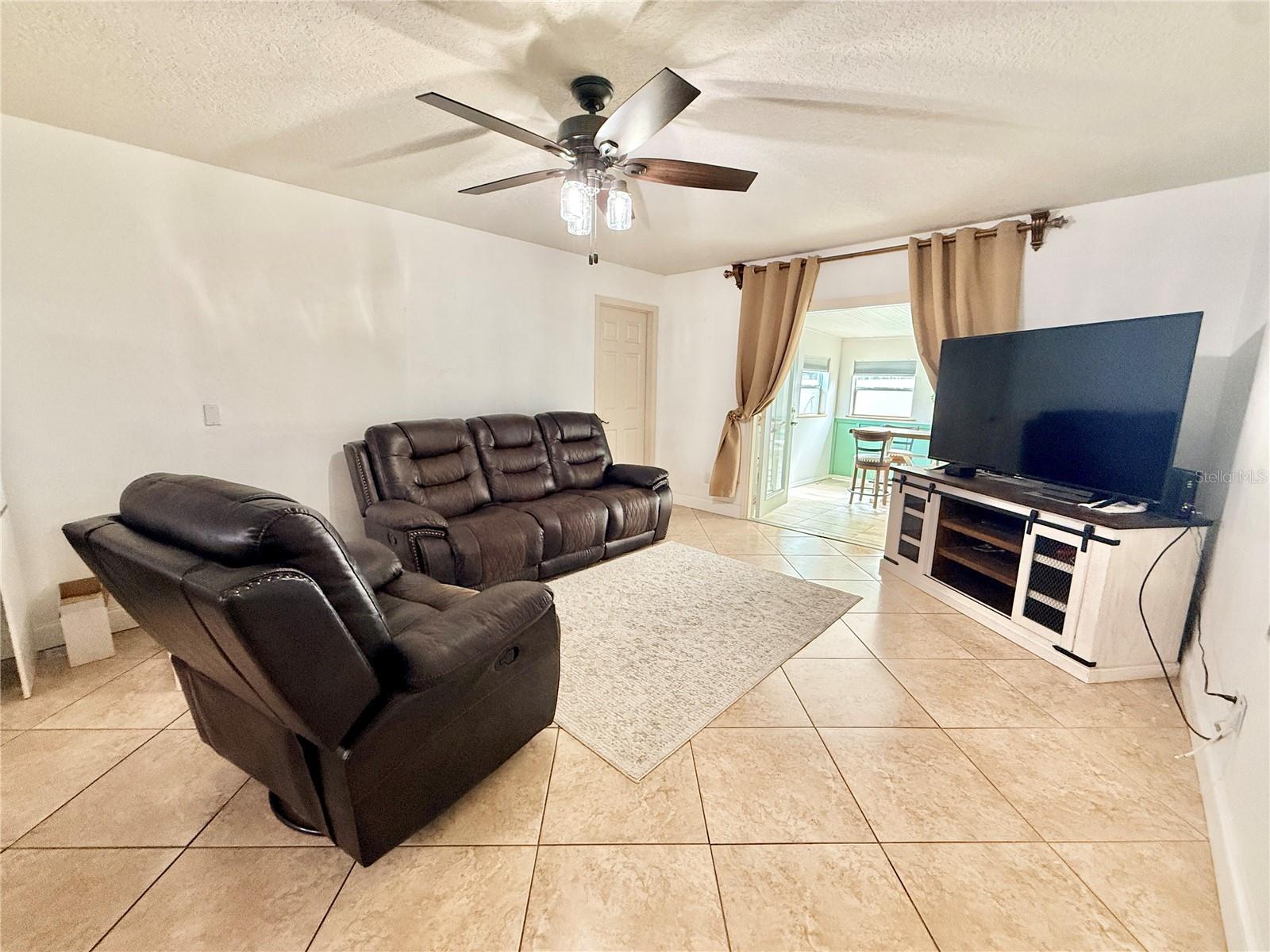 1046 W SAMMS AVE, PORT ORANGE, FL, 32129