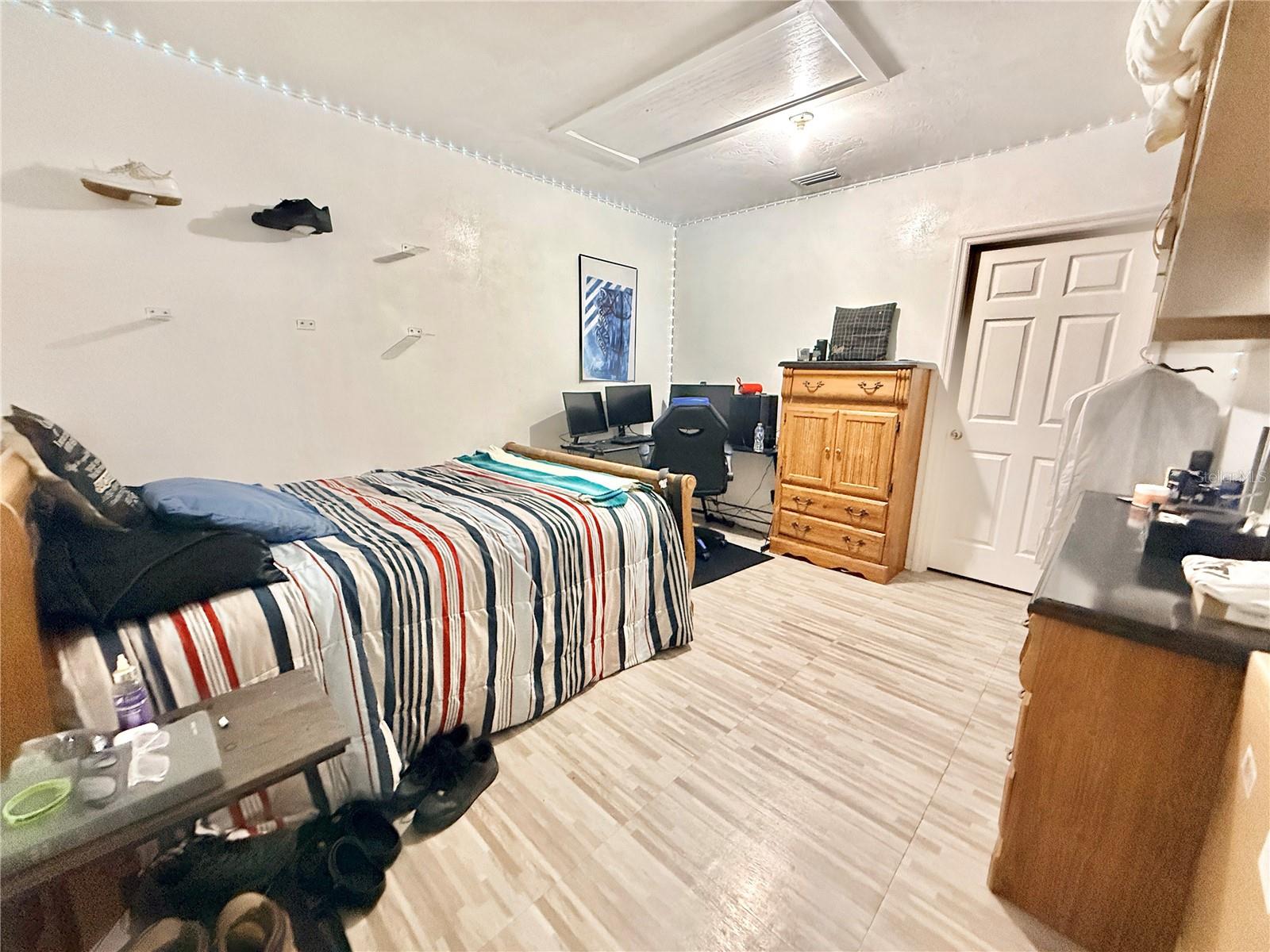 1046 W SAMMS AVE, PORT ORANGE, FL, 32129