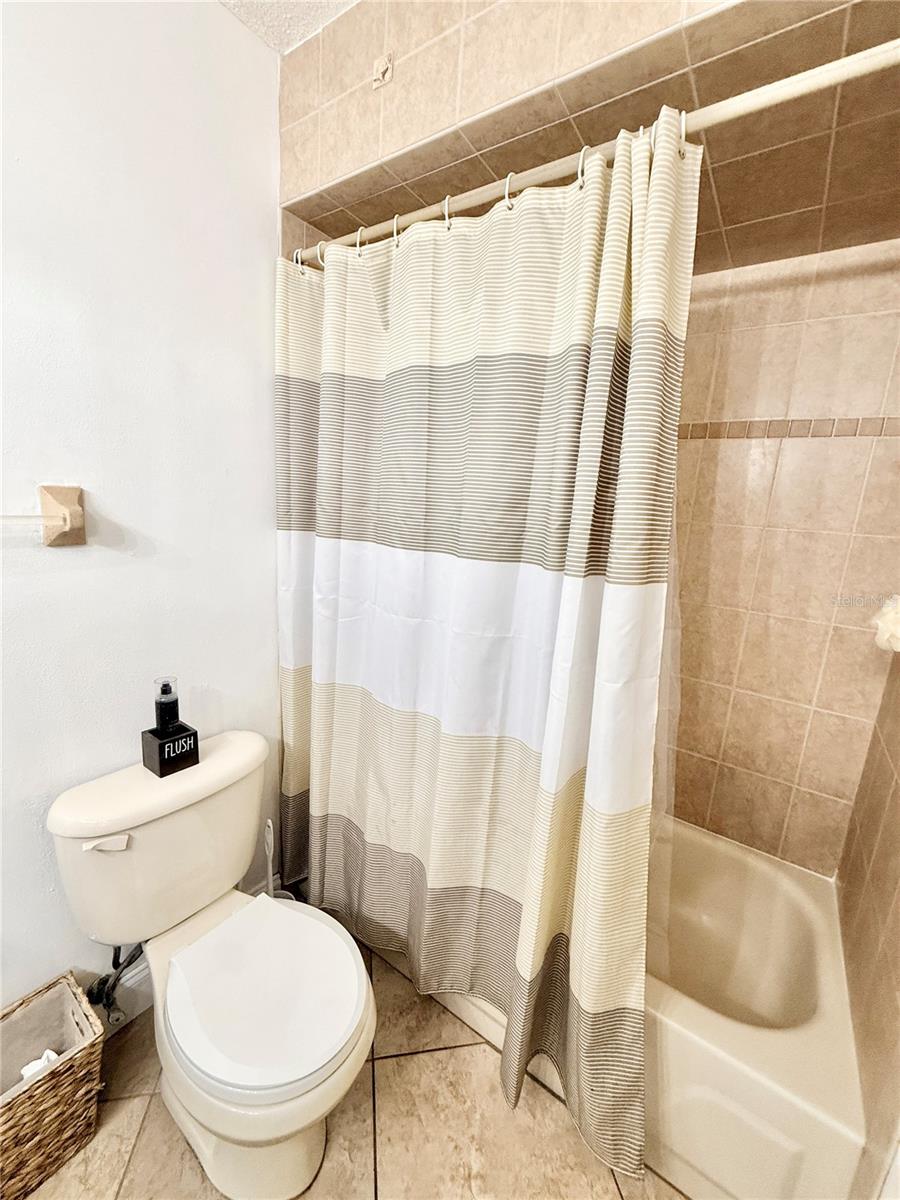 1046 W SAMMS AVE, PORT ORANGE, FL, 32129