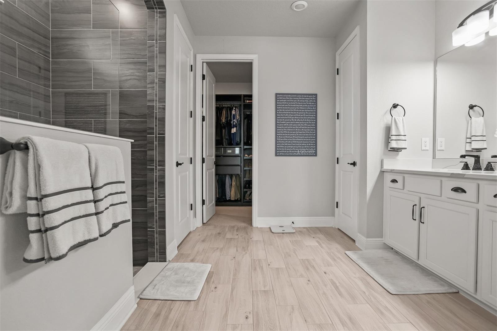 4914 LAKESHORE OAKS CT, TAMPA, FL, 33624