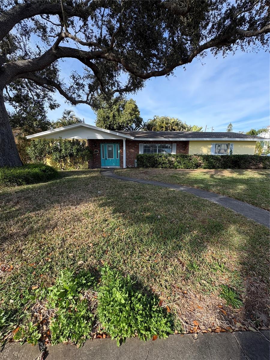 498 BAYVIEW DR NE, ST PETERSBURG, FL, 33704