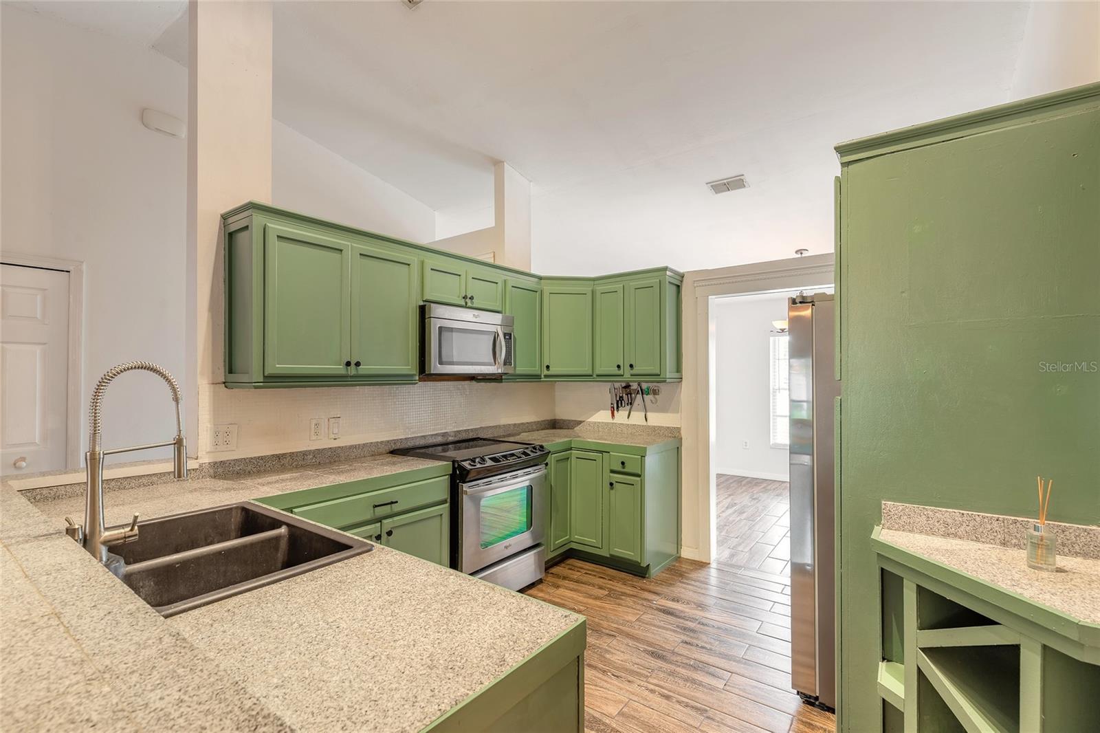 1031 E WALTS AVE, DELAND, FL, 32724