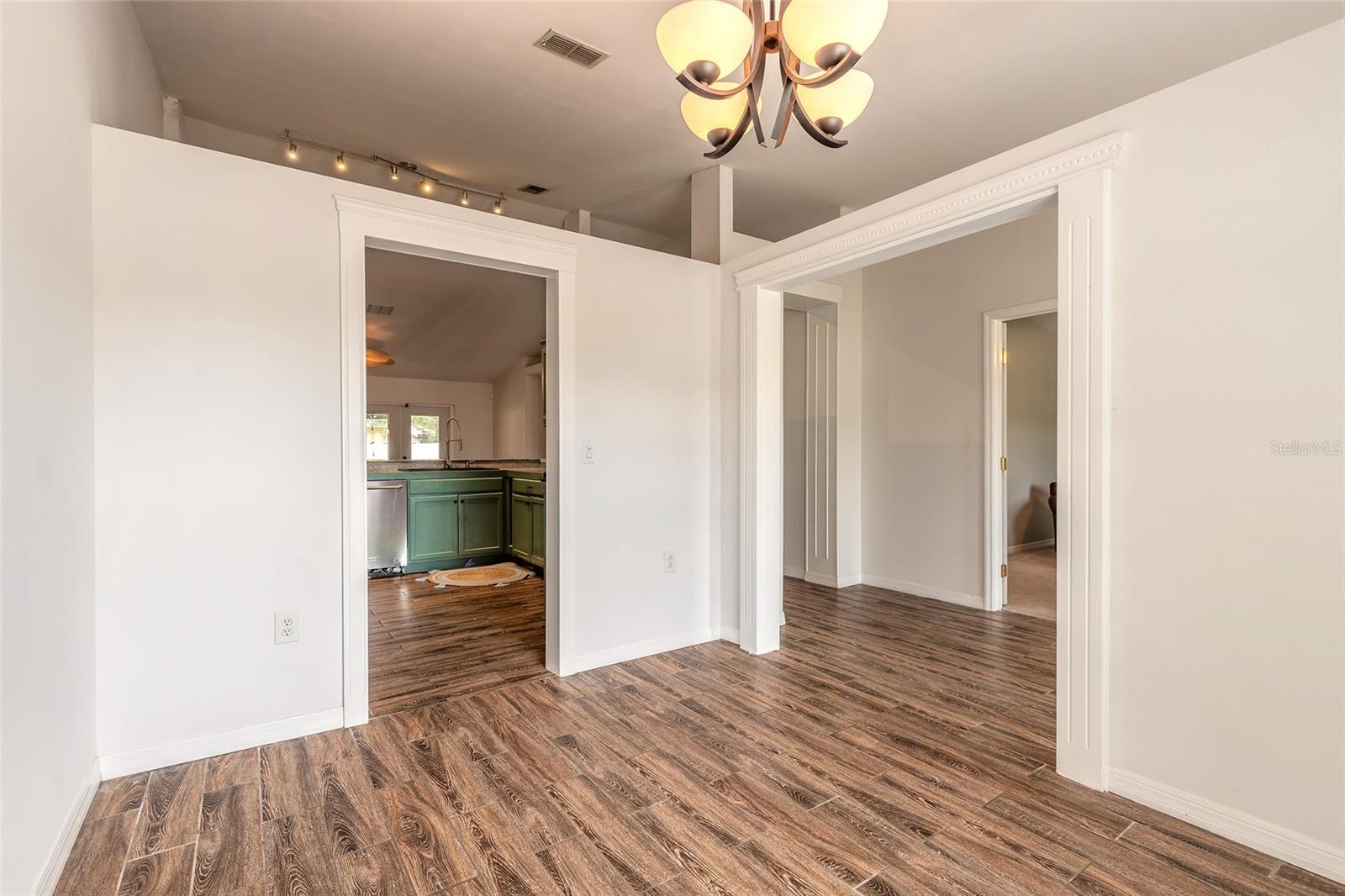 1031 E WALTS AVE, DELAND, FL, 32724