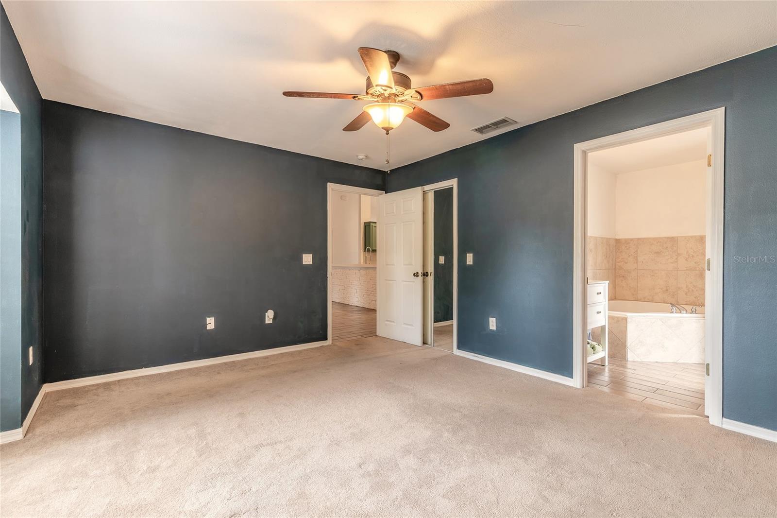 1031 E WALTS AVE, DELAND, FL, 32724