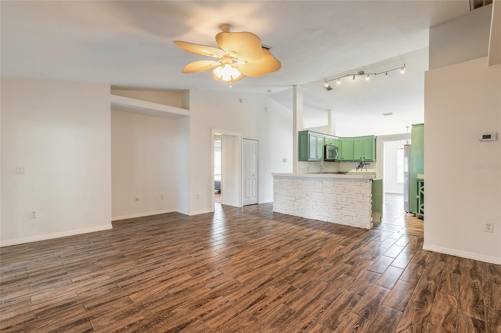 1031 E WALTS AVE, DELAND, FL, 32724