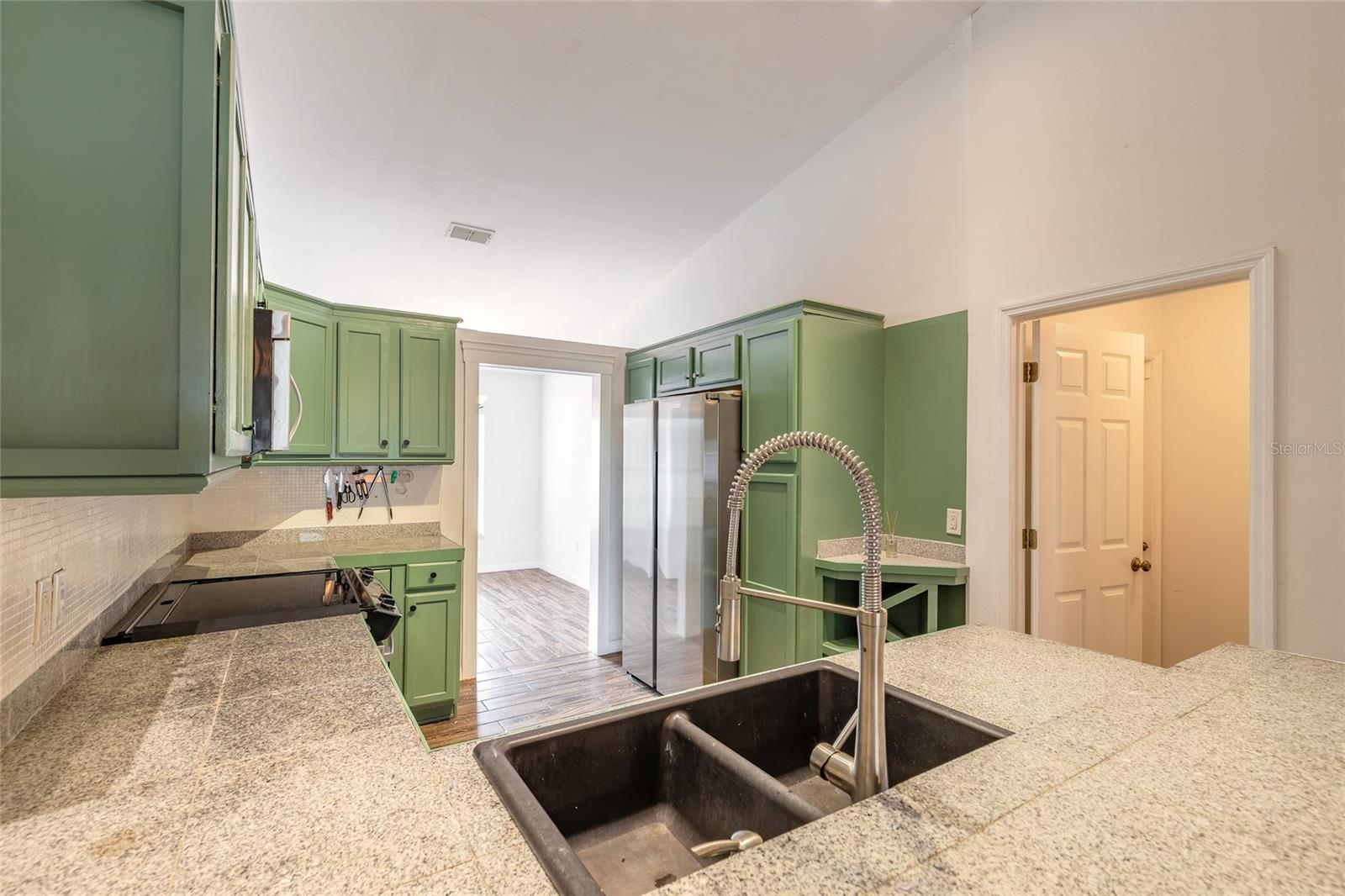 1031 E WALTS AVE, DELAND, FL, 32724