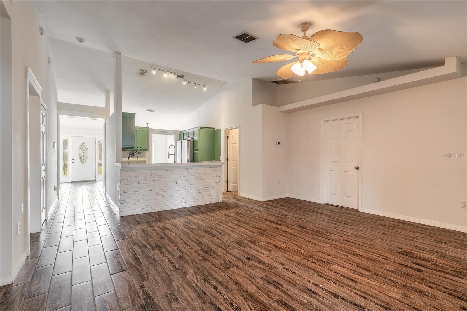 1031 E WALTS AVE, DELAND, FL, 32724