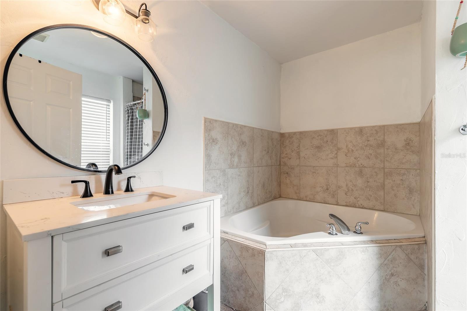 1031 E WALTS AVE, DELAND, FL, 32724