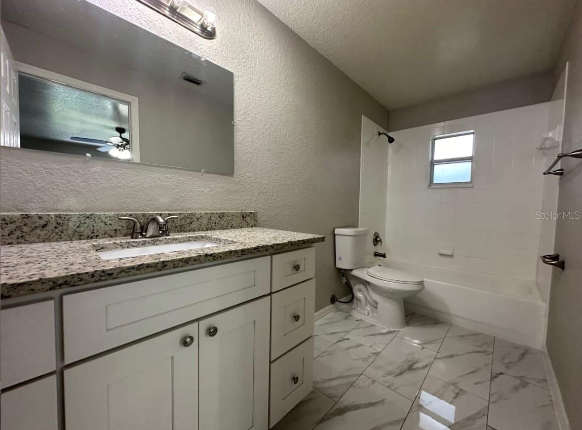 9725 FOX HOLLOW RD, TAMPA, FL, 33647