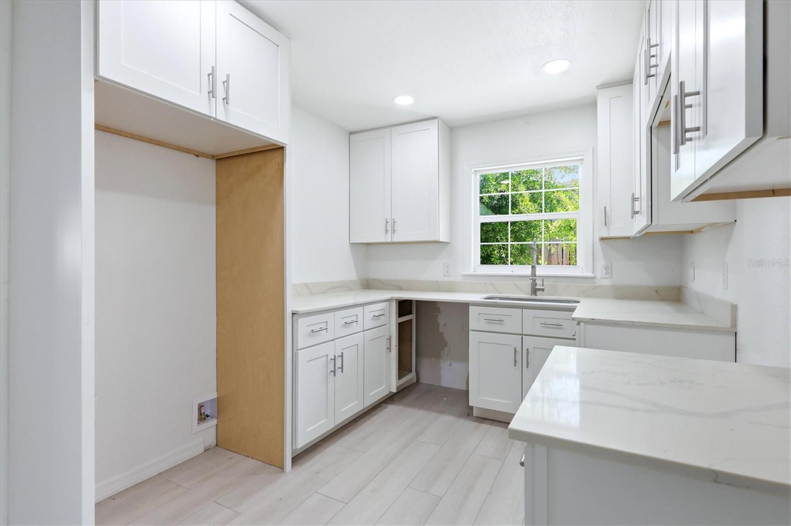 2901 POPLAR ST, SARASOTA, FL, 34237