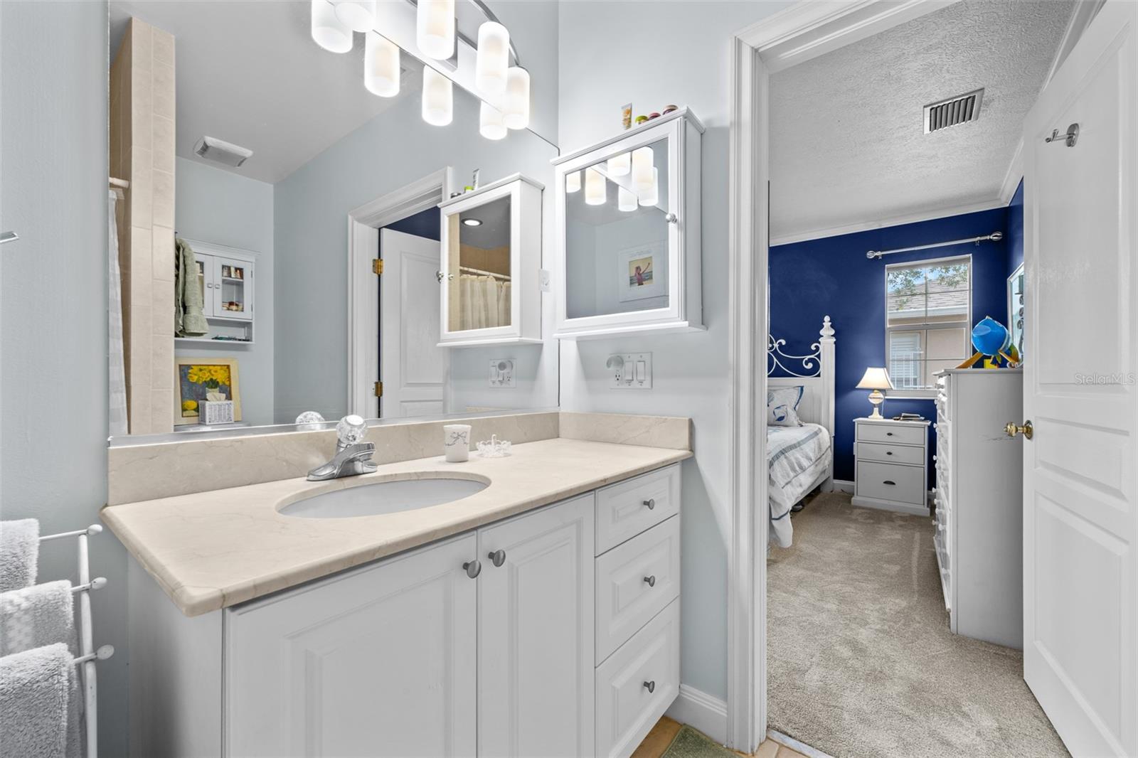 3217 W BAY AVE, TAMPA, FL, 33611