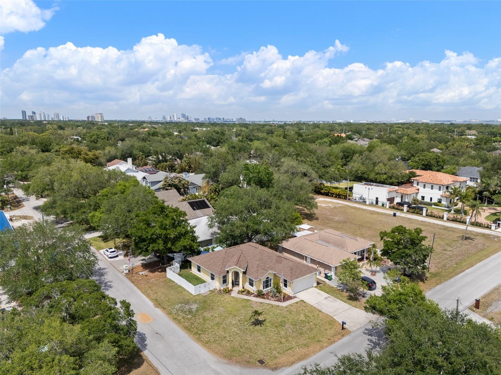 3217 W BAY AVE, TAMPA, FL, 33611