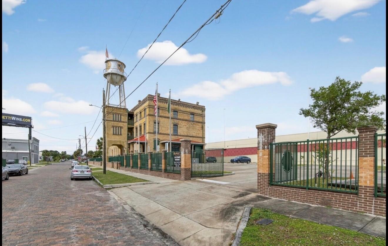 1305 N ARMENIA AVE, TAMPA, FL, 33607