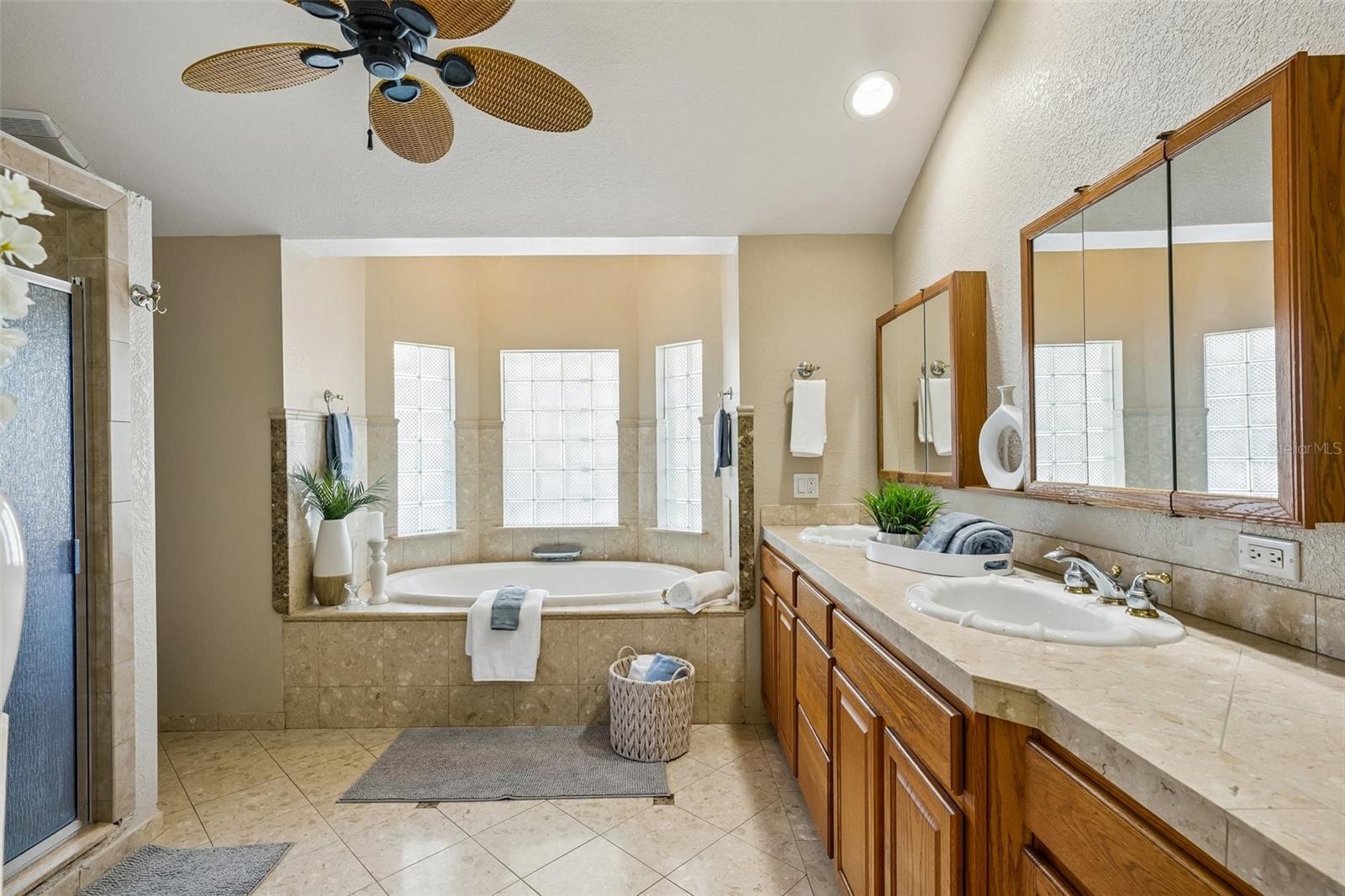 8315 TERRACEWOOD CIR, TAMPA, FL, 33615